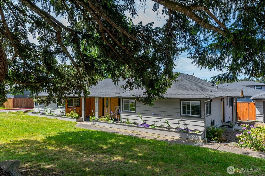 Photo of 1717 S 18th Street, Mount Vernon, WA 98274 (MLS # 2518529)