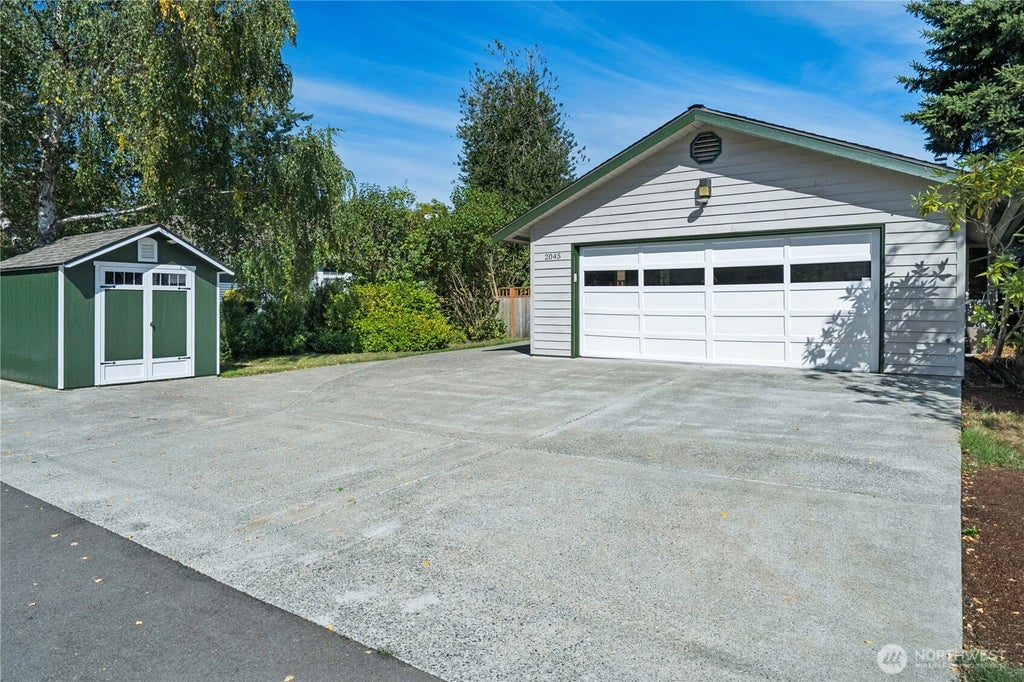 Photo of 2045 173rd Avenue NE, Redmond, WA 98052 (MLS # 2576721)