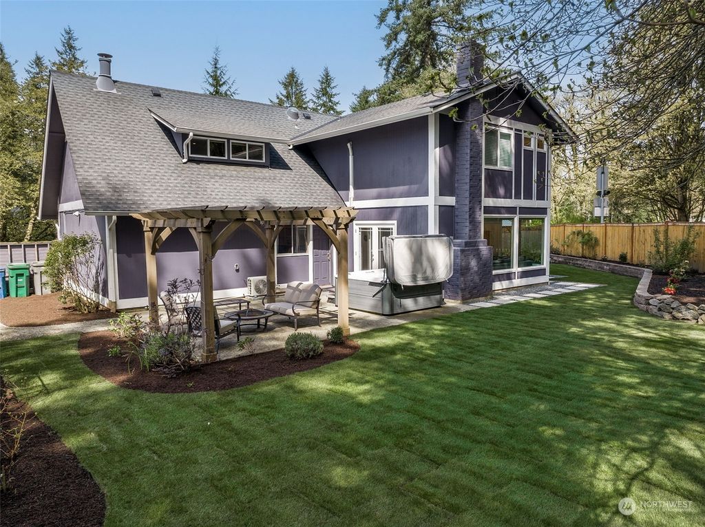 Photo of 10410 165th Place NE, Redmond, WA 98052 (MLS # 2221014)