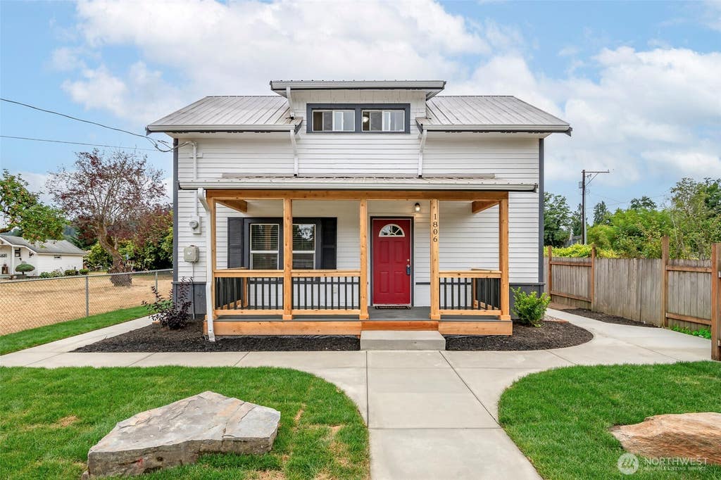 Photo of 1806 2nd Street SE, Auburn, WA 98002 (MLS # 2567047)