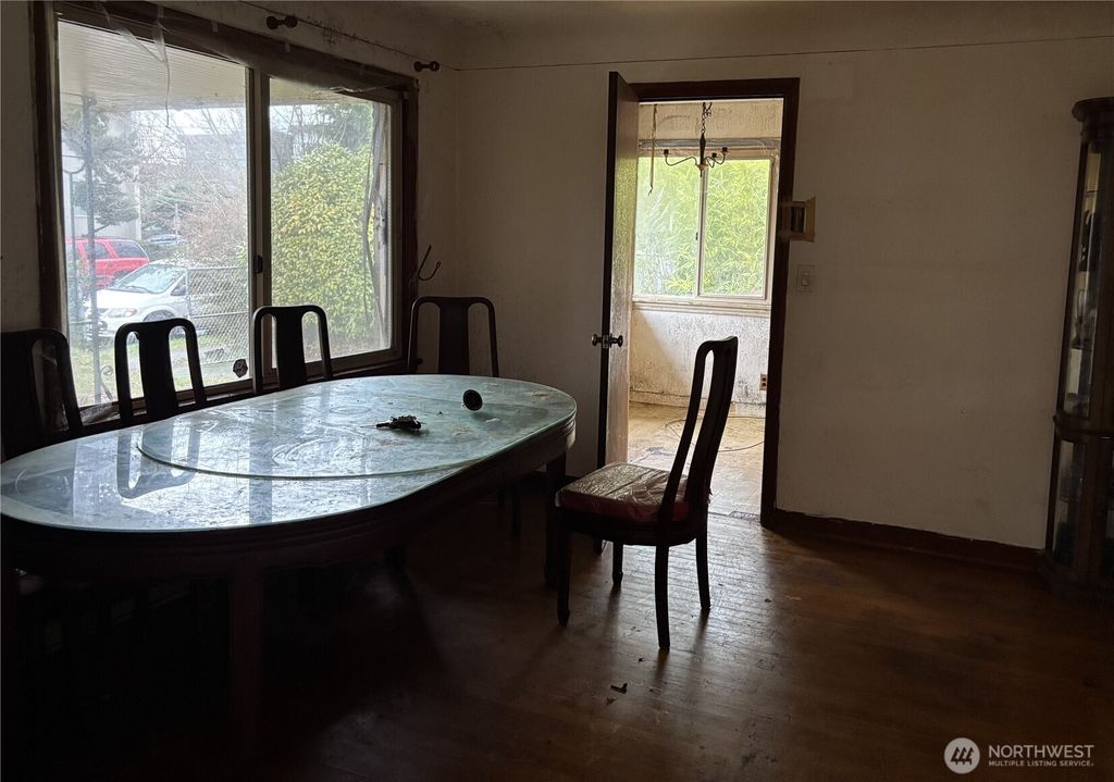 Photo of 9208 17th Avenue SW, Seattle, WA 98106 (MLS # 2486239)