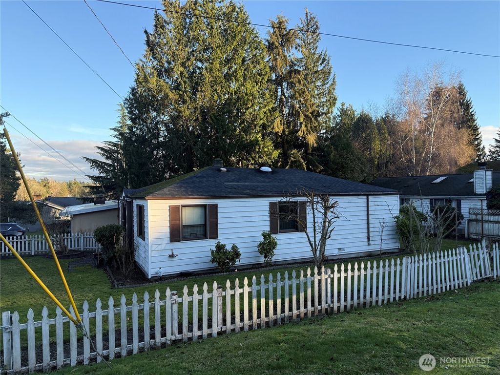 Photo of 2503 NE 117th Street, Seattle, WA 98125 (MLS # 2390242)