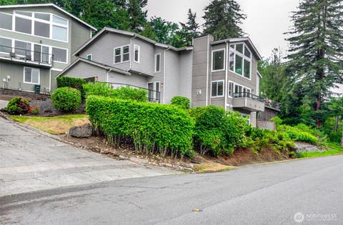 Photo of 4307 166th Lane SE, Bellevue, WA 98006 (MLS # 2558168)