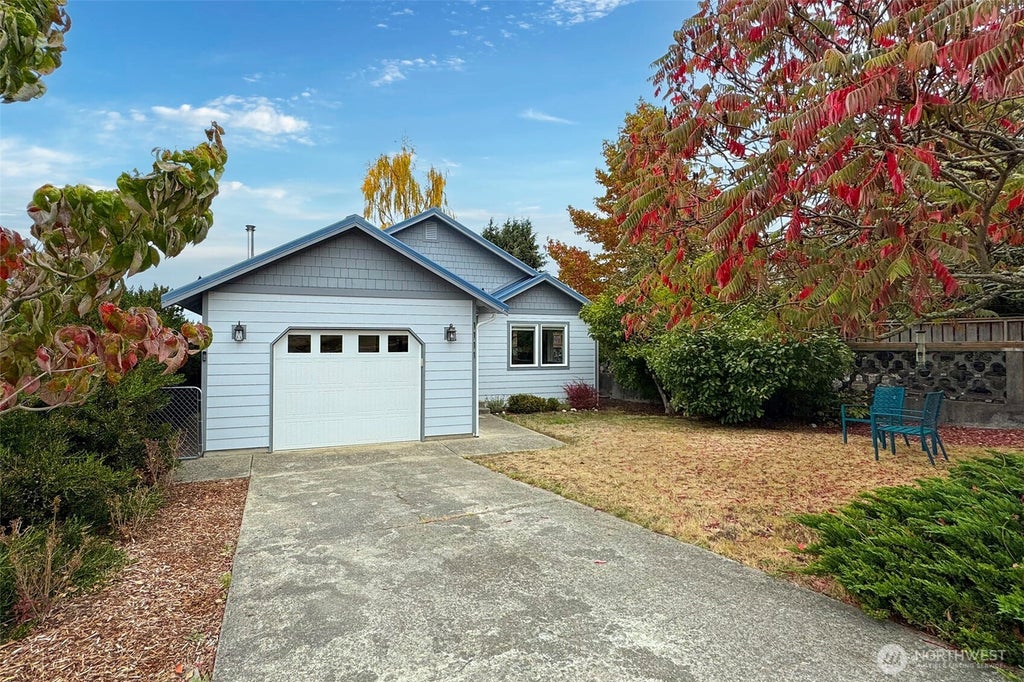 Photo of 1111 E 6th Street ST, Port Angeles, WA 98362 (MLS # 2587427)
