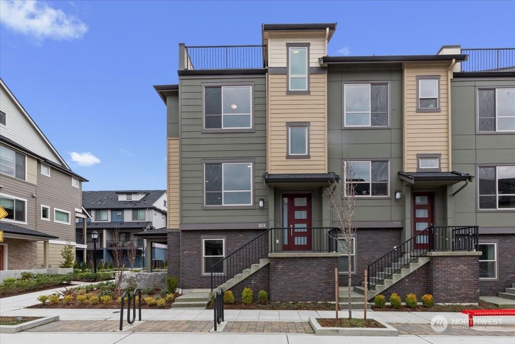 Photo of 1134 7th Avenue NE, Issaquah, WA 98029 (MLS # 2051285)
