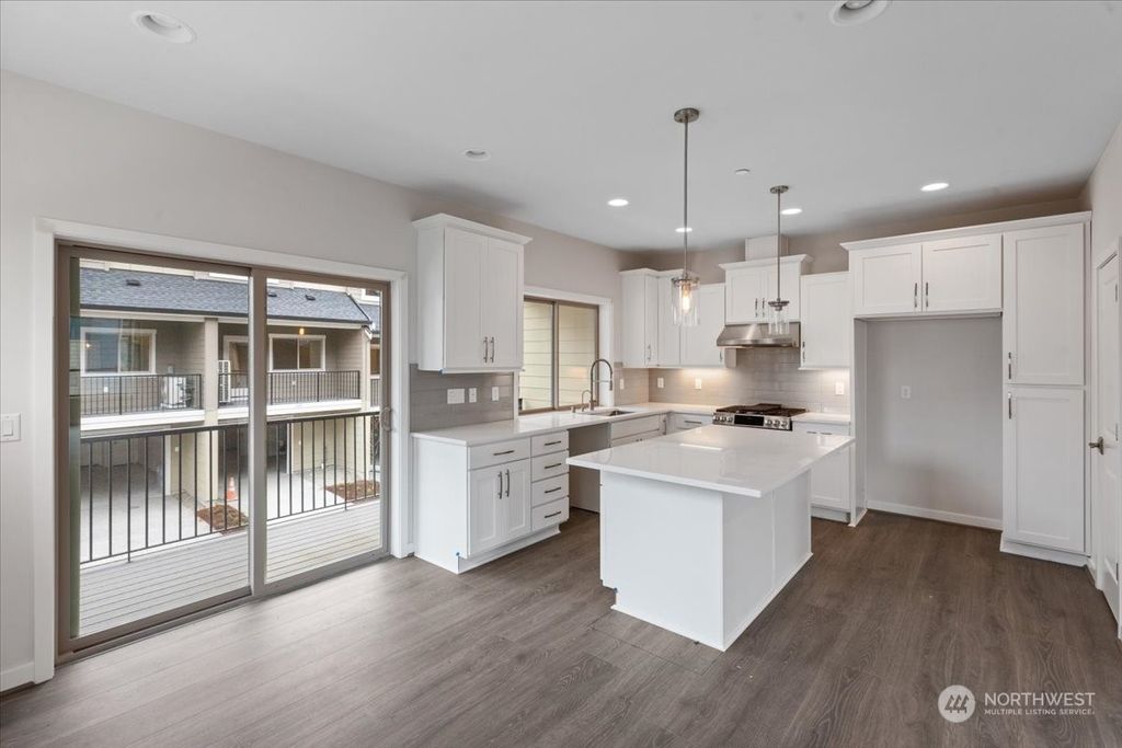 Photo of 1134 7th Avenue NE, Issaquah, WA 98029 (MLS # 2051285)