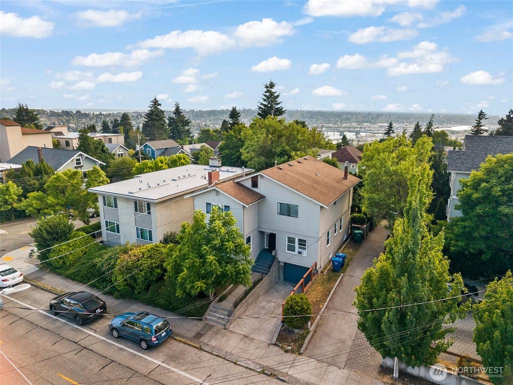 Photo of 4707 Phinney Avenue N, Seattle, WA 98103 (MLS # 2551898)