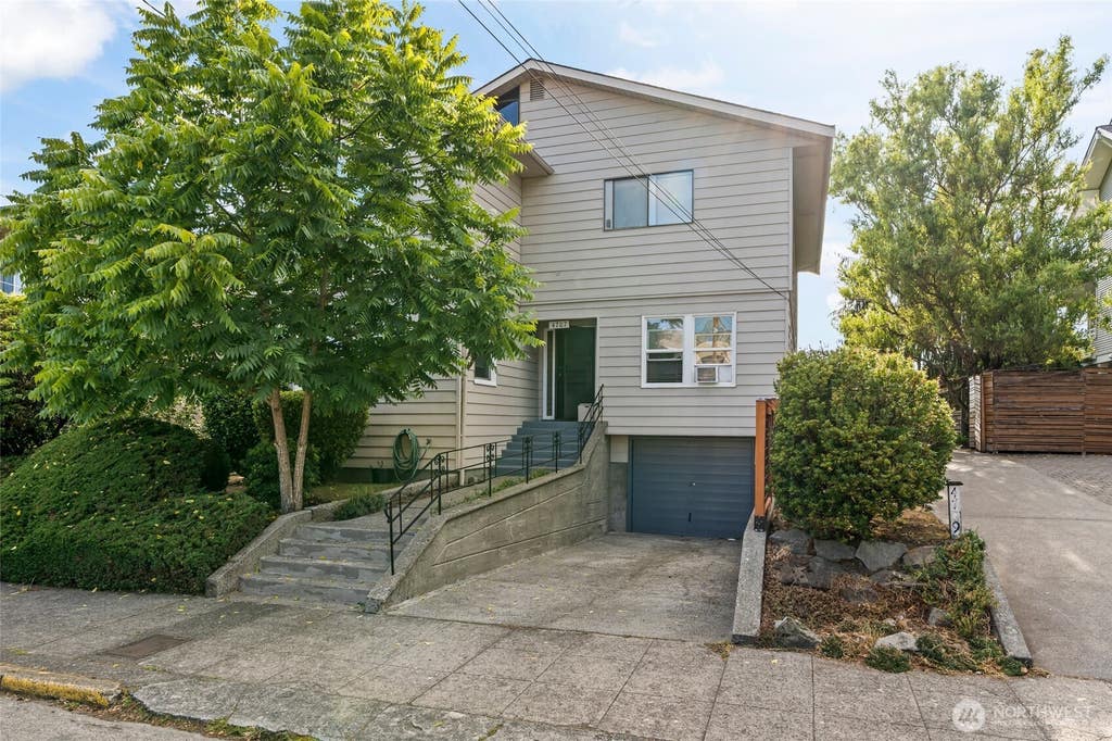 Photo of 4707 Phinney Avenue N, Seattle, WA 98103 (MLS # 2551898)