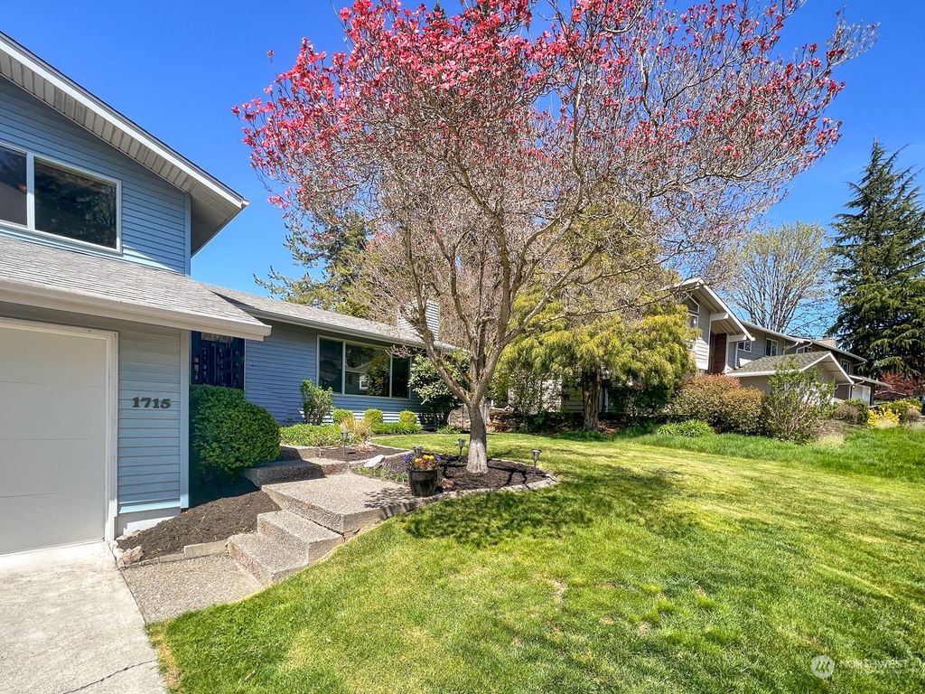 Photo of 1715 Monroe Avenue SE, Renton, WA 98058 (MLS # 2062165)