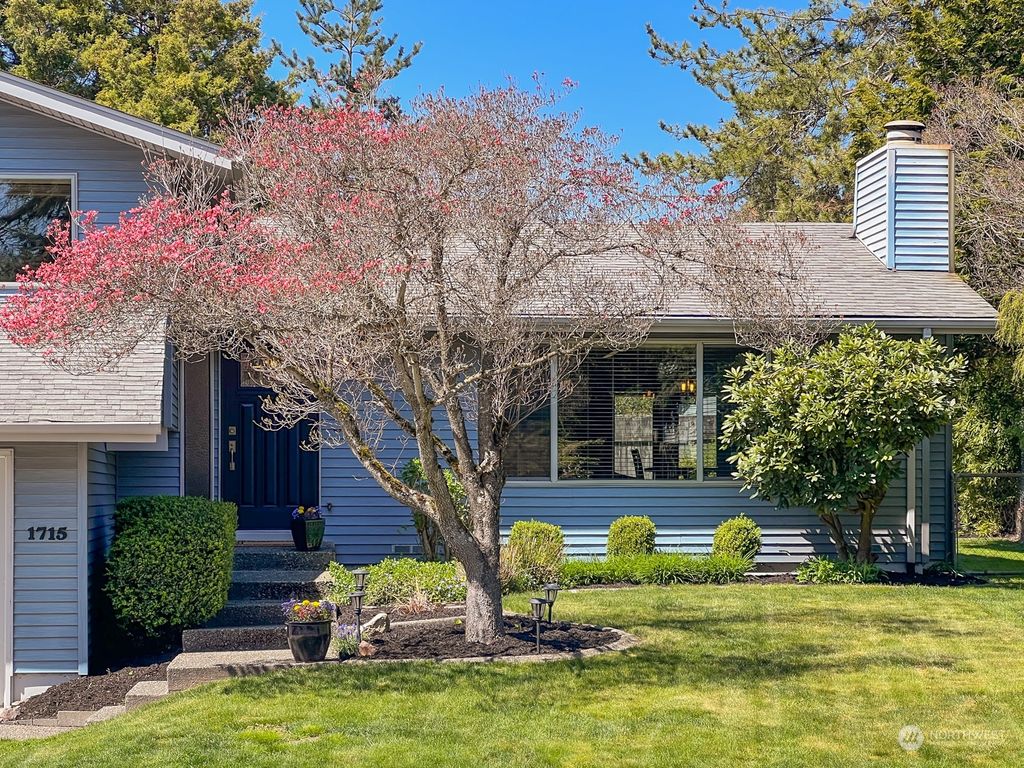 Photo of 1715 Monroe Avenue SE, Renton, WA 98058 (MLS # 2062165)