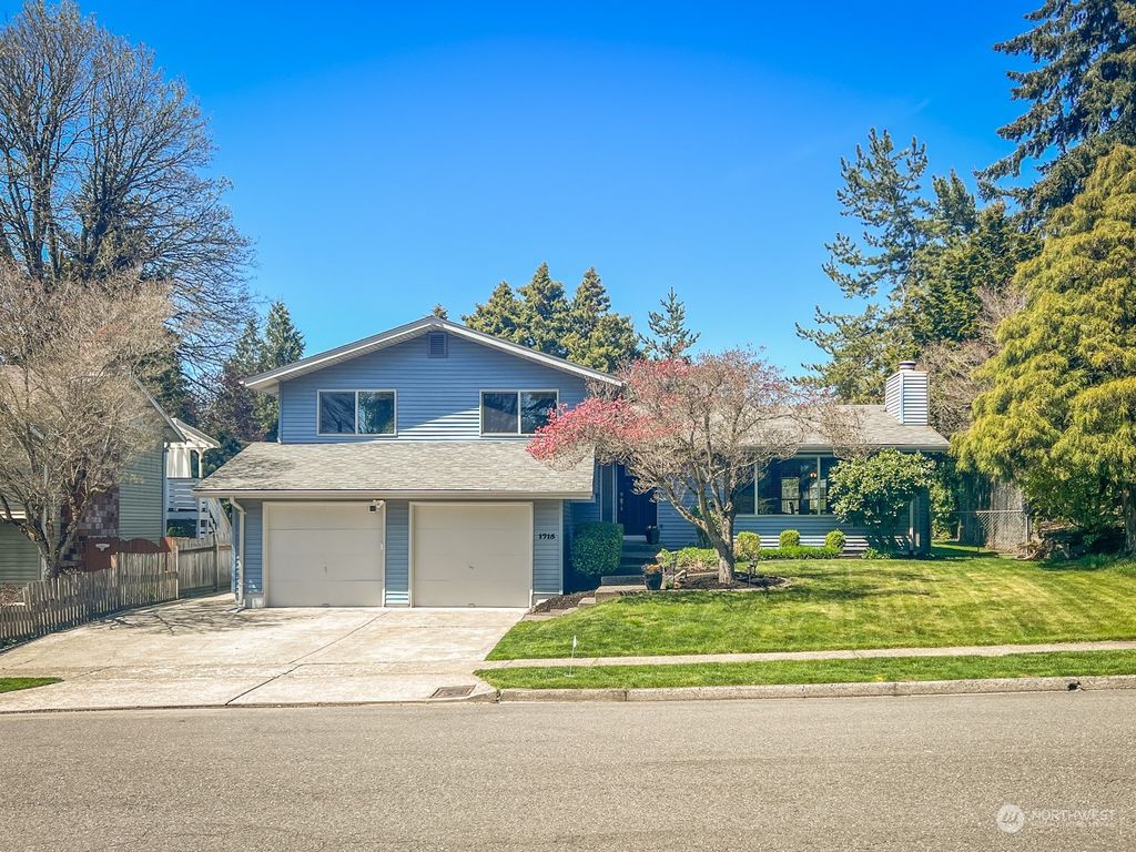 Photo of 1715 Monroe Avenue SE, Renton, WA 98058 (MLS # 2062165)