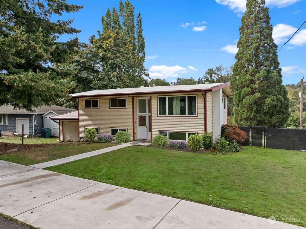 Photo of 10207 10th Avenue S, Seattle, WA 98168 (MLS # 2292682)