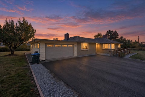 Photo of 1402 W Reynolds Avenue, Centralia, WA 98531 (MLS # 2598021)