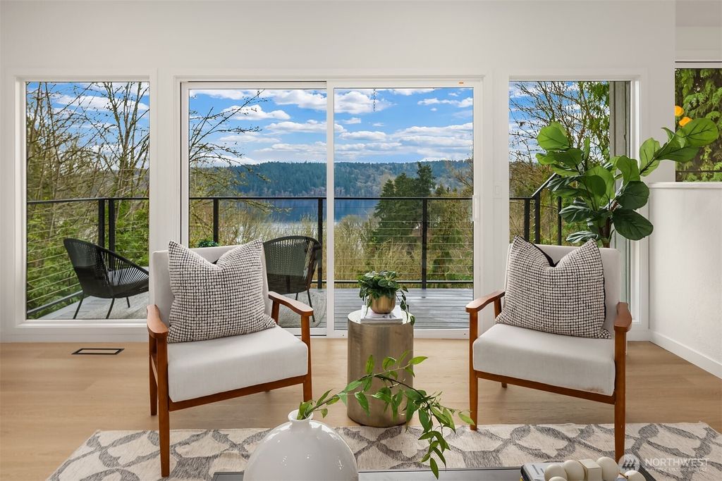 Photo of 14214 Westwood Place NE, Seattle, WA 98125 (MLS # 2467612)