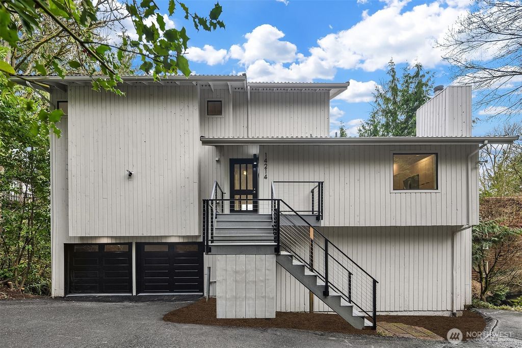 Photo of 14214 Westwood Place NE, Seattle, WA 98125 (MLS # 2467612)