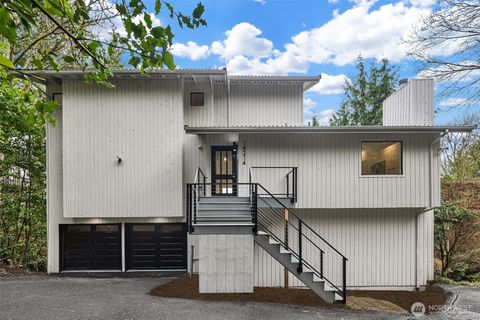 Photo of 14214 Westwood Place NE, Seattle, WA 98125 (MLS # 2467612)