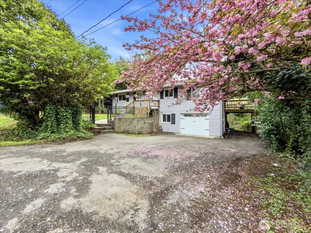 Photo of 16901 SE 144th Street, Renton, WA 98059 (MLS # 2506641)