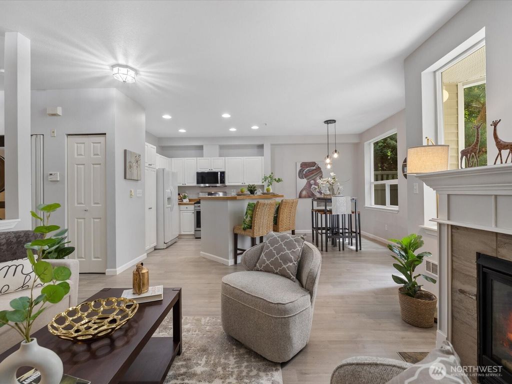 Photo of 12530 Admiralty Way #J103, Everett, WA 98204 (MLS # 2541653)