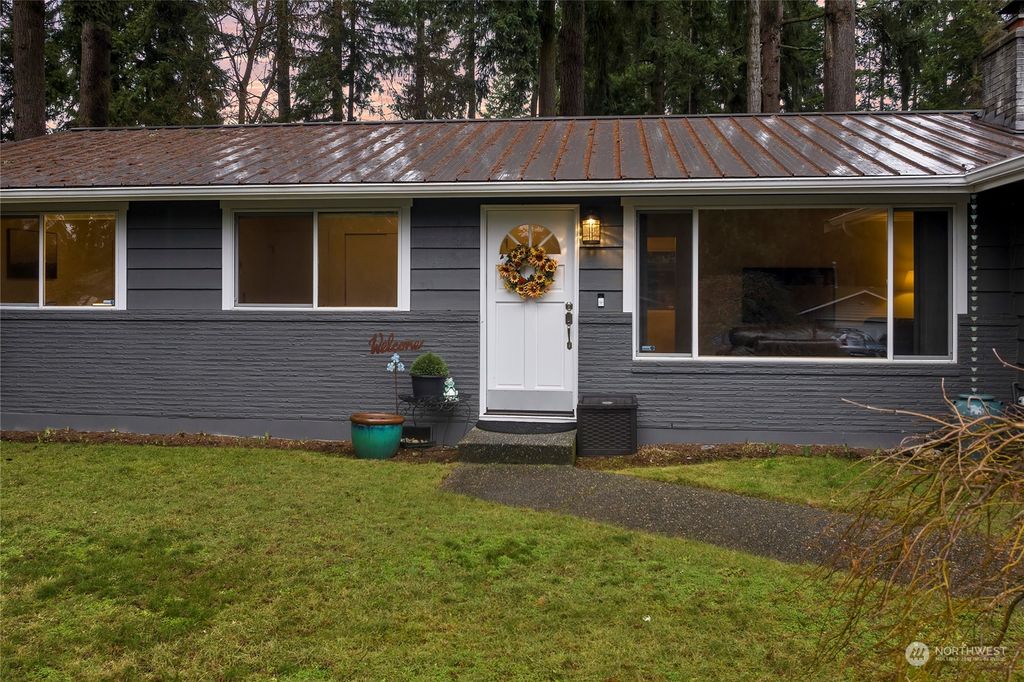 Photo of 2211 208th Street SW, Lynnwood, WA 98036 (MLS # 2193536)