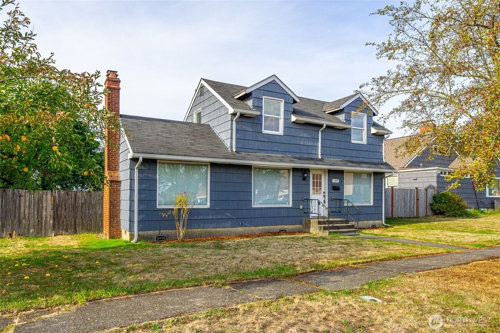 Photo of 130 SW 2nd Street, Chehalis, WA 98532 (MLS # 2434075)