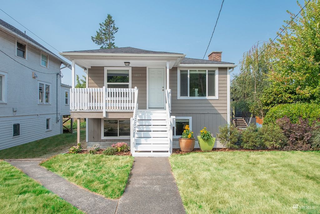 Photo of 4409 26th Avenue SW, Seattle, WA 98106 (MLS # 1995455)