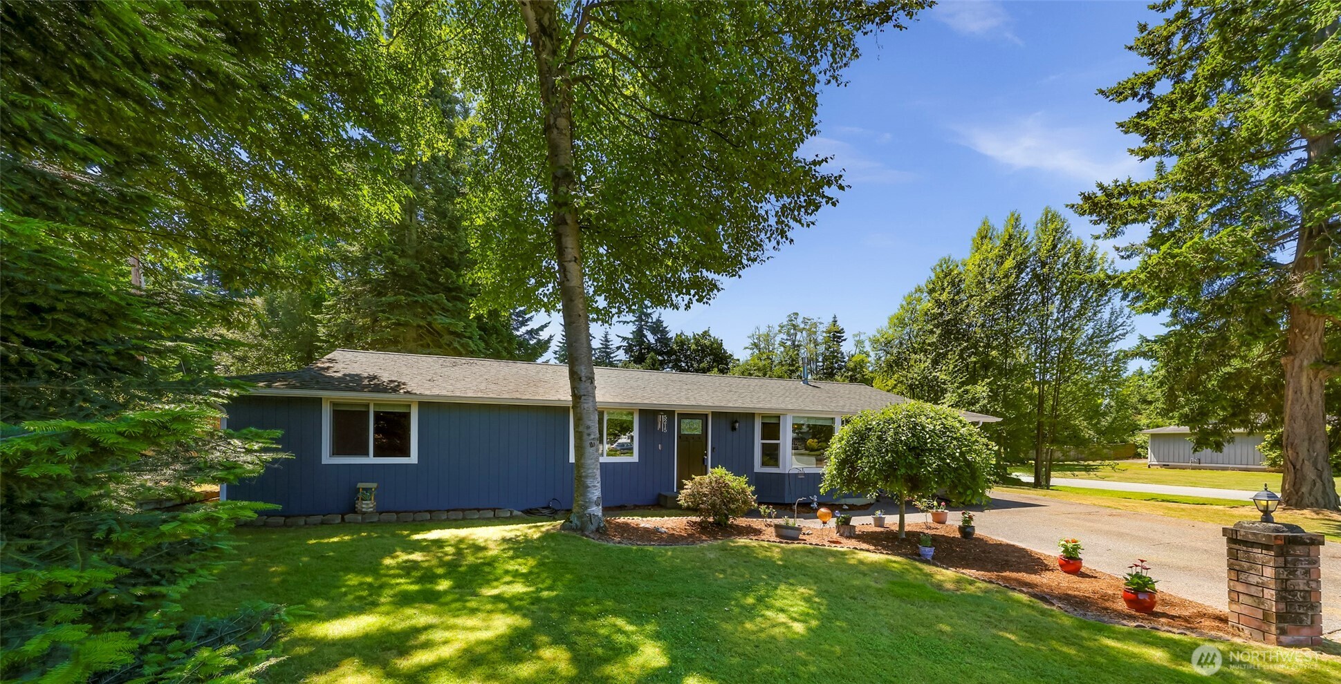 5215 Richmond Crescent