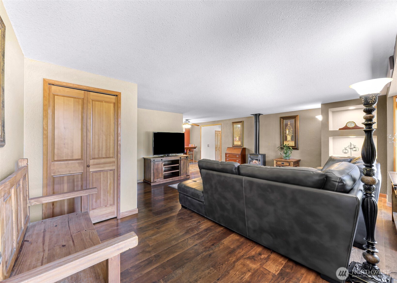 5215 Richmond Crescent