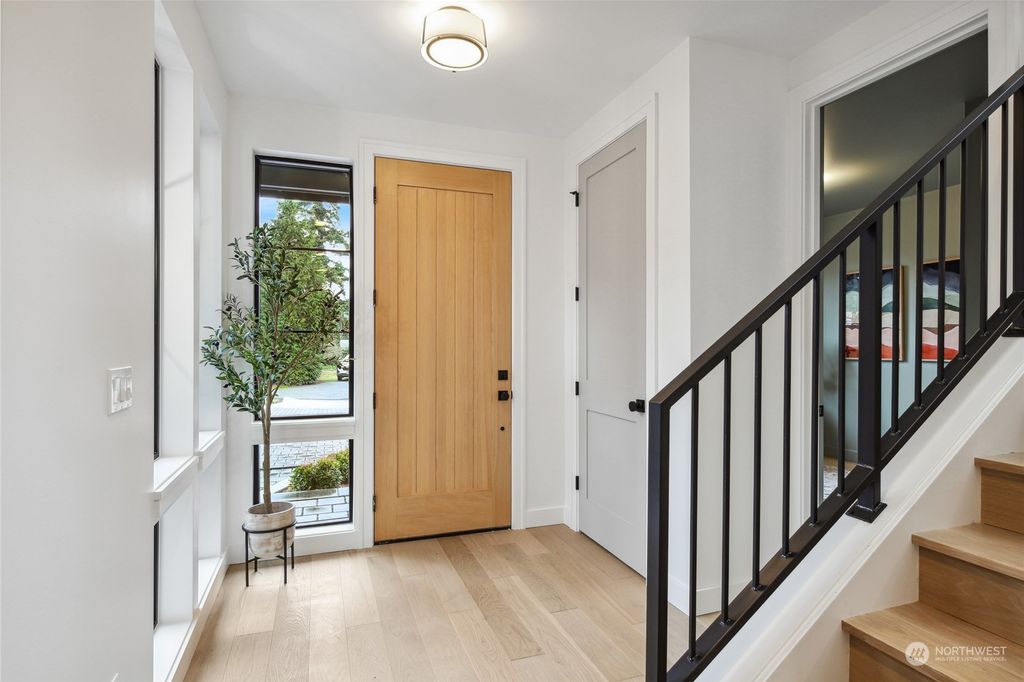 Photo of 7021 127th Avenue NE, Kirkland, WA 98033 (MLS # 2321377)