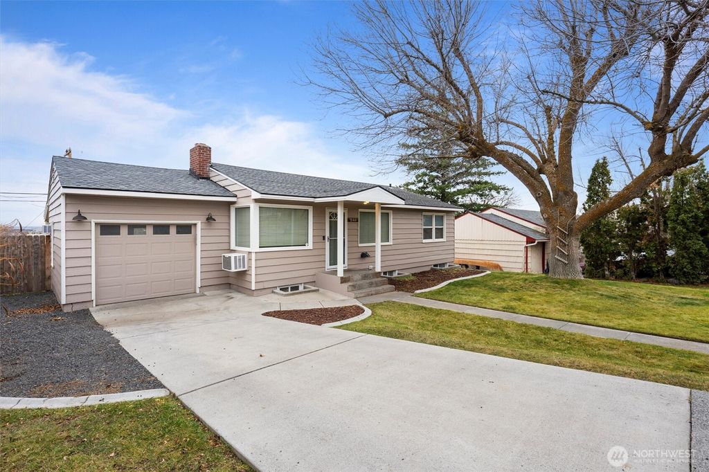 Photo of 246 Maringo Rd Rd, Ephrata, WA 98823 (MLS # 2461164)