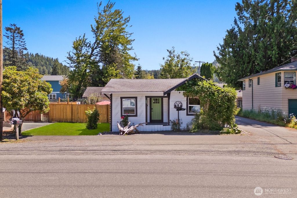 Photo of 60 2nd Avenue NE, Issaquah, WA 98027 (MLS # 2552157)