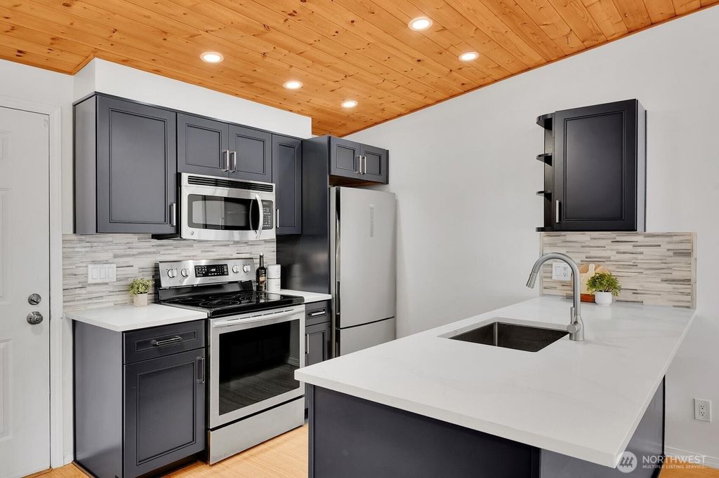 Photo of 9484 Redmond-Woodinville Rd NE Rd #C-305, Redmond, WA 98052 (MLS # 2440968)