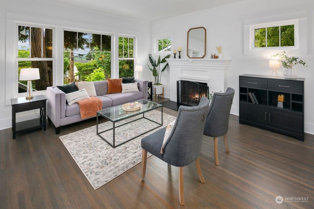 Photo of 5407 21st Avenue NE, Seattle, WA 98105 (MLS # 2131036)