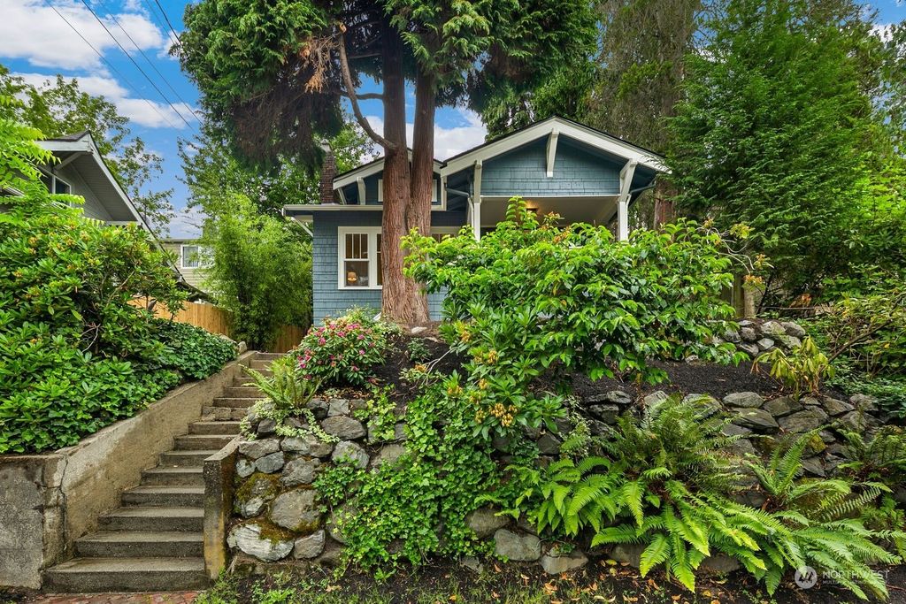 Photo of 5407 21st Avenue NE, Seattle, WA 98105 (MLS # 2131036)