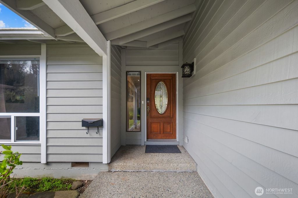 Photo of 315 124th Place NE, Bellevue, WA 98005 (MLS # 2500344)