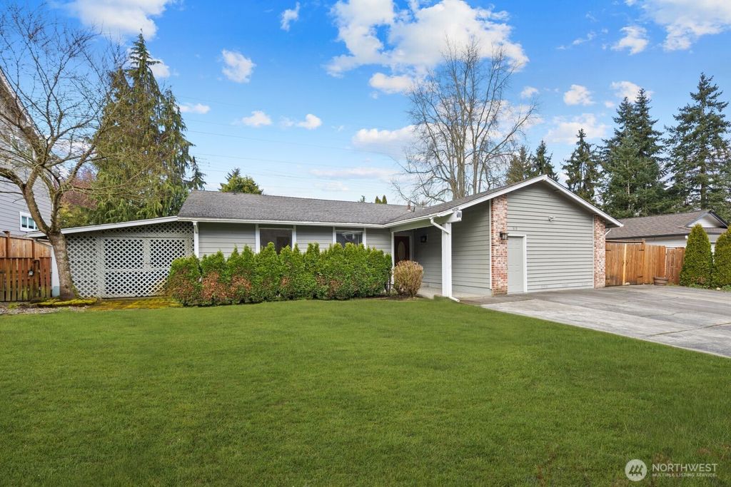 Photo of 315 124th Place NE, Bellevue, WA 98005 (MLS # 2500344)