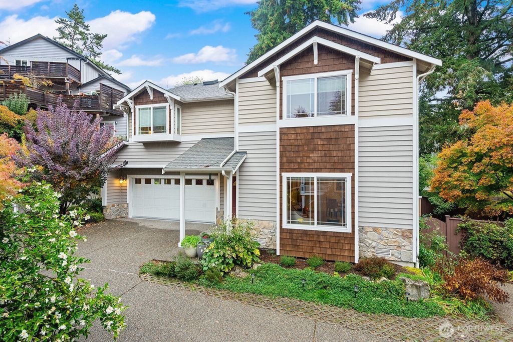 Photo of 2555 NE 85th Street, Seattle, WA 98115 (MLS # 2339326)