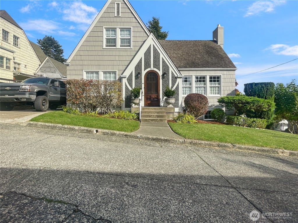 Photo of 912 N Division Street, Aberdeen, WA 98520 (MLS # 2593286)