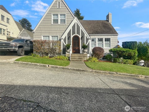 Photo of 912 N Division Street, Aberdeen, WA 98520 (MLS # 2593286)