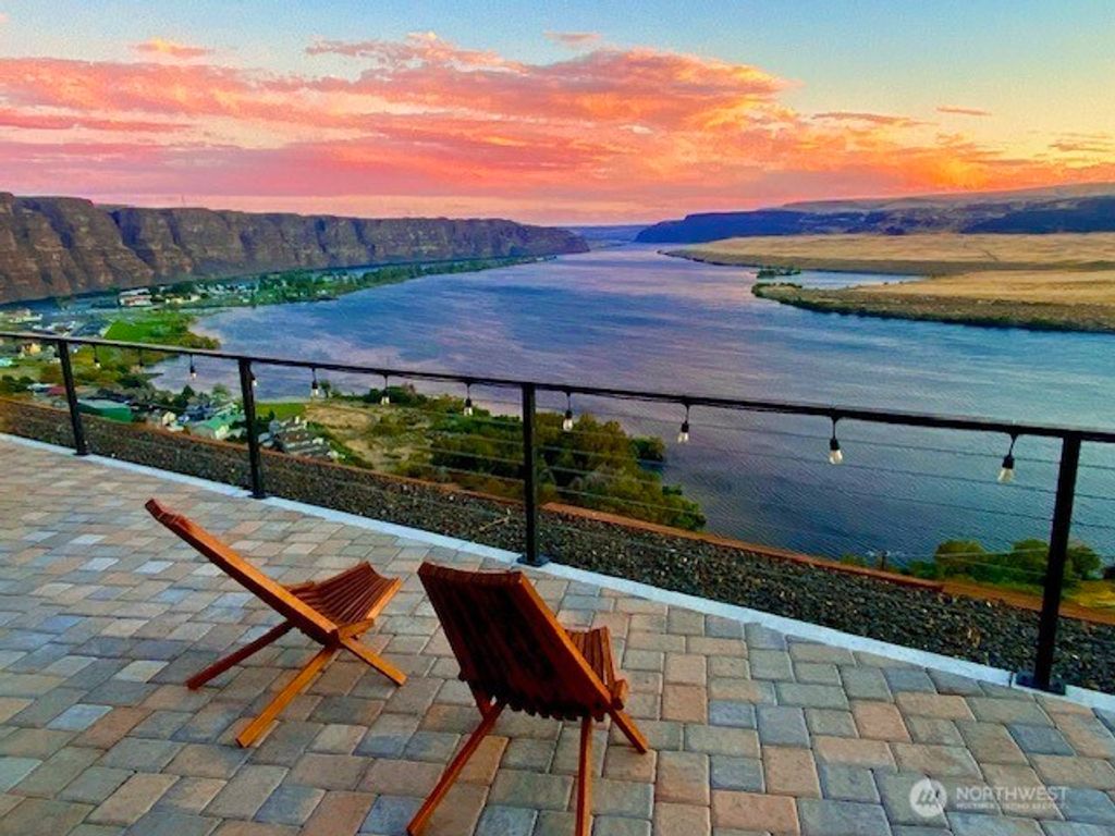 Photo of 9769 crescent bar Road NW, Quincy, WA 98848 (MLS # 2455240)