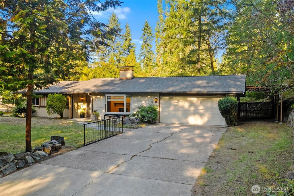 Photo of 3320 NE 178th Street, Lake Forest Park, WA 98155 (MLS # 2444173)