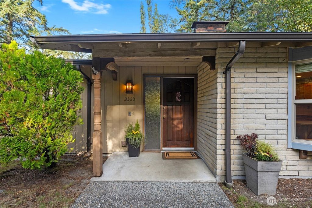 Photo of 3320 NE 178th Street, Lake Forest Park, WA 98155 (MLS # 2444173)