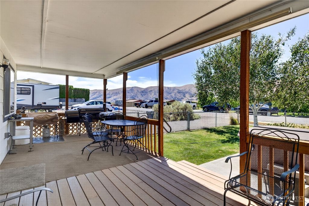 Photo of 301 Arrowhead Place SW, Mattawa, WA 99349 (MLS # 2553980)