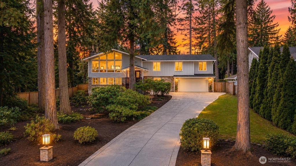 Photo of 2531 Sahalee Drive W, Sammamish, WA 98074 (MLS # 2569688)