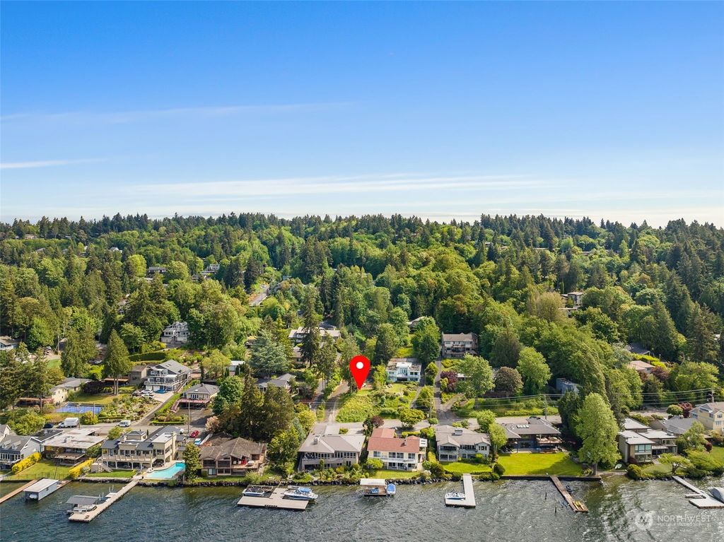 Photo of 12522 Holmes Point Drive, Kirkland, WA 98034 (MLS # 2290109)