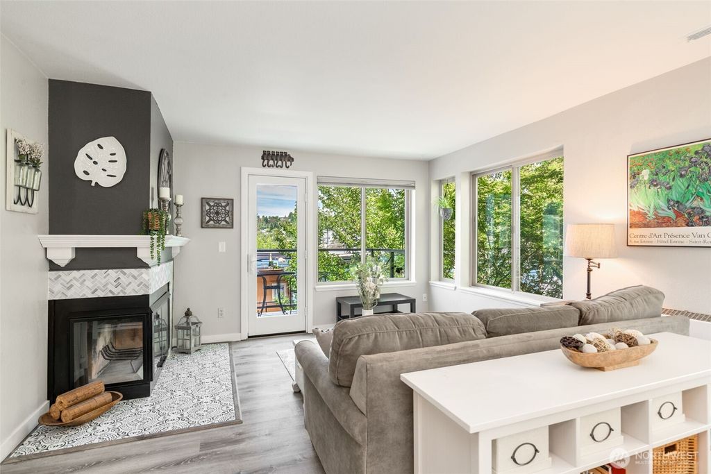 Photo of 29 Etruria Street #B505, Seattle, WA 98109 (MLS # 2397195)