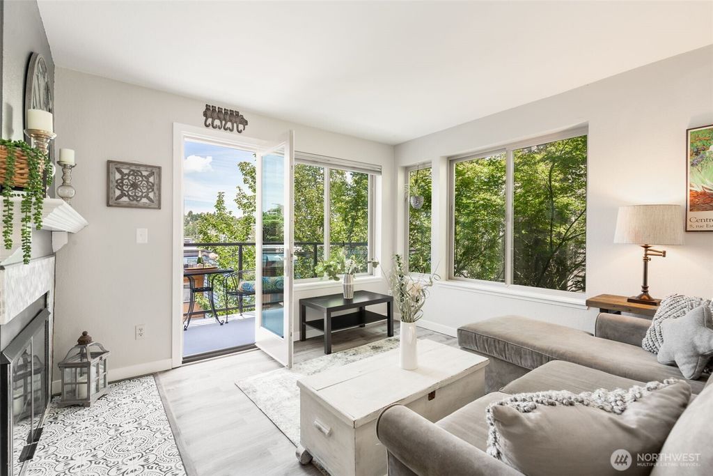 Photo of 29 Etruria Street #B505, Seattle, WA 98109 (MLS # 2397195)