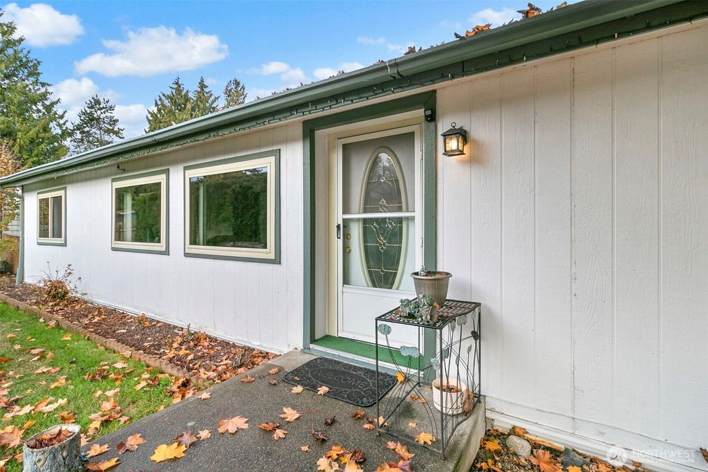 Photo of 18621 109th Avenue SE, Renton, WA 98055 (MLS # 2454164)