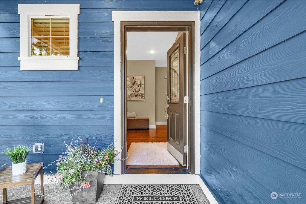 Photo of 7715 NE 201st Place, Kenmore, WA 98028 (MLS # 2263008)