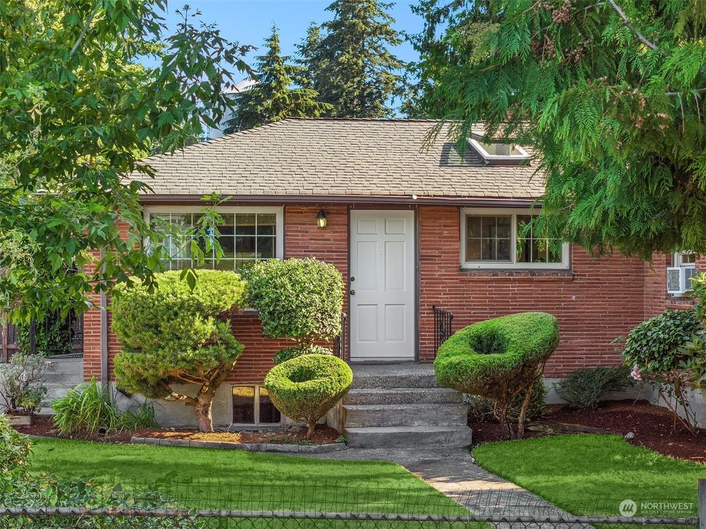 Photo of 506 N 143rd Street, Seattle, WA 98133 (MLS # 2263604)