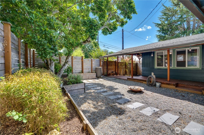 1127 Perry Avenue